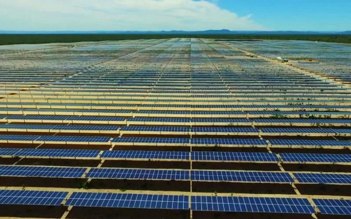 Governo de Goiás busca milhões para modernizar prédios públicos com energia solar